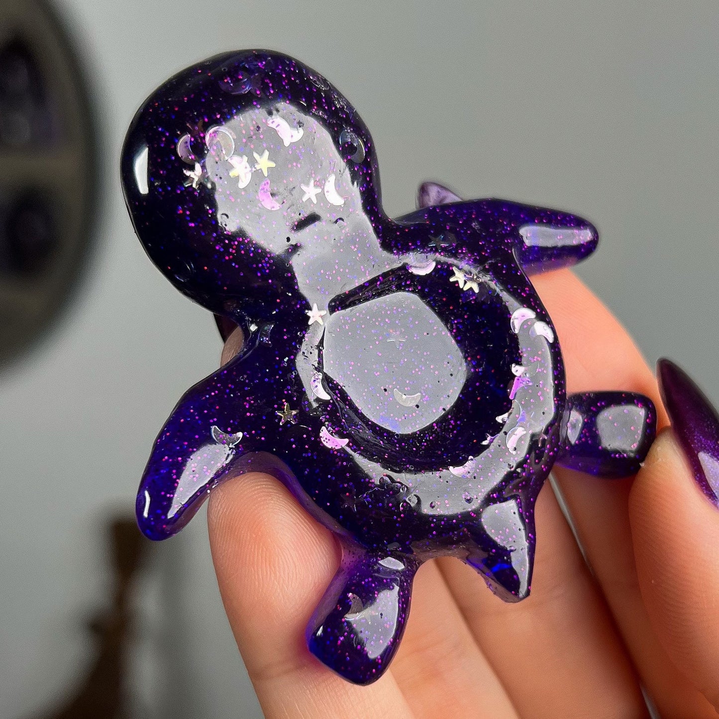 Resin Sea Turtle Sphere Stand