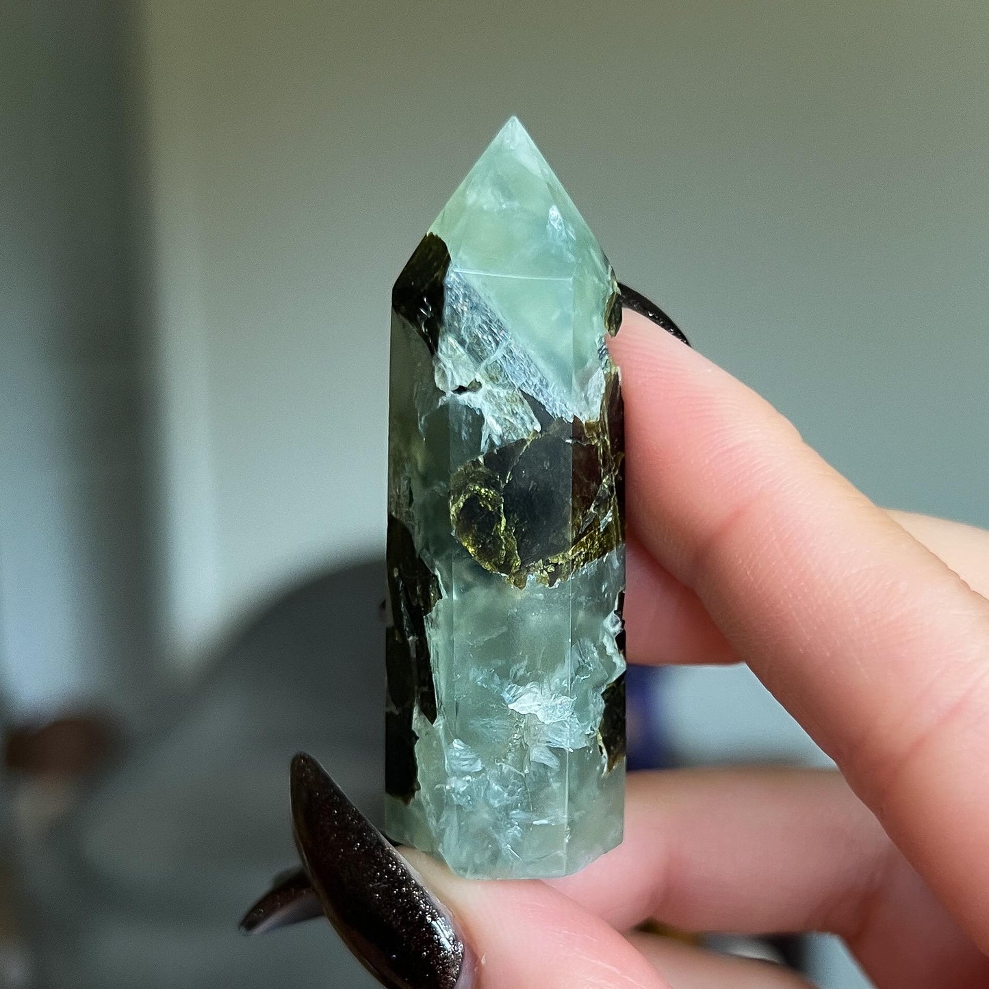 Prehnite with Epidote Point