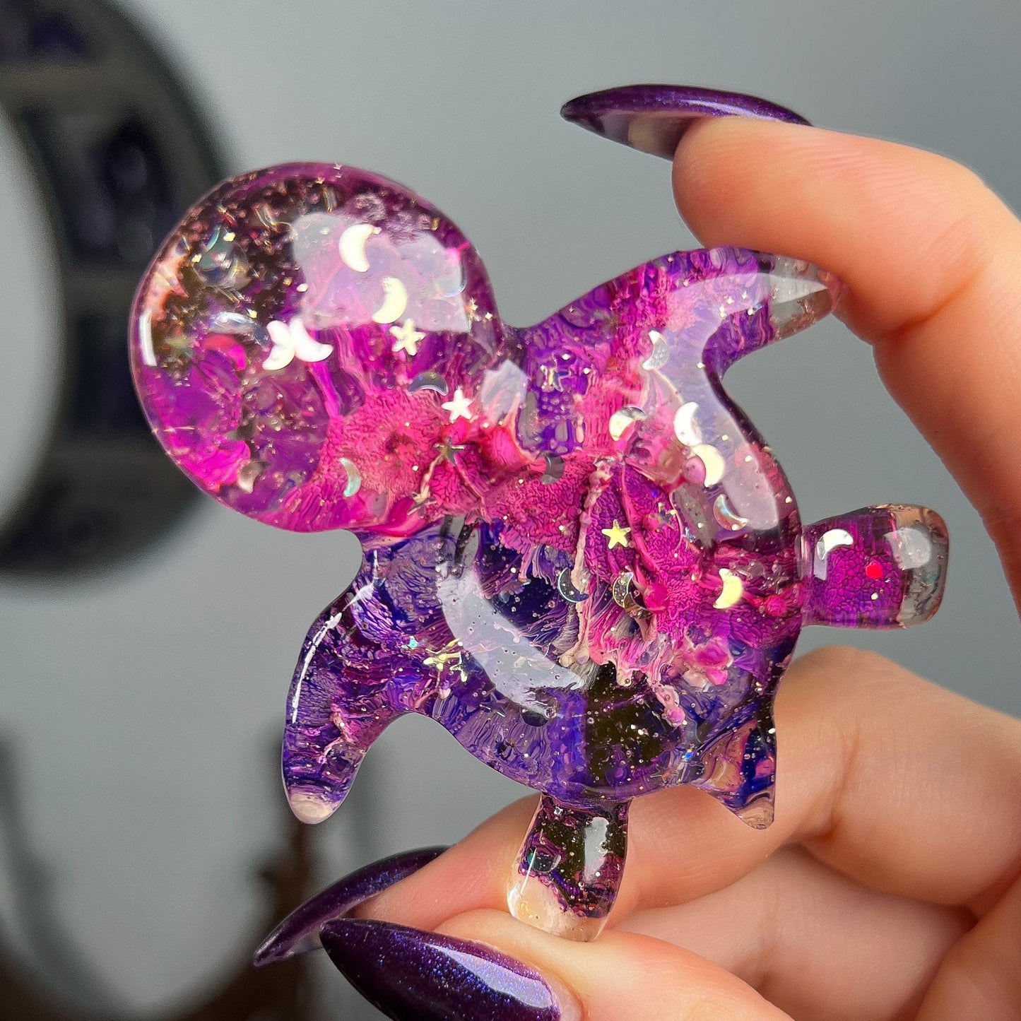 Resin Sea Turtle Sphere Stand
