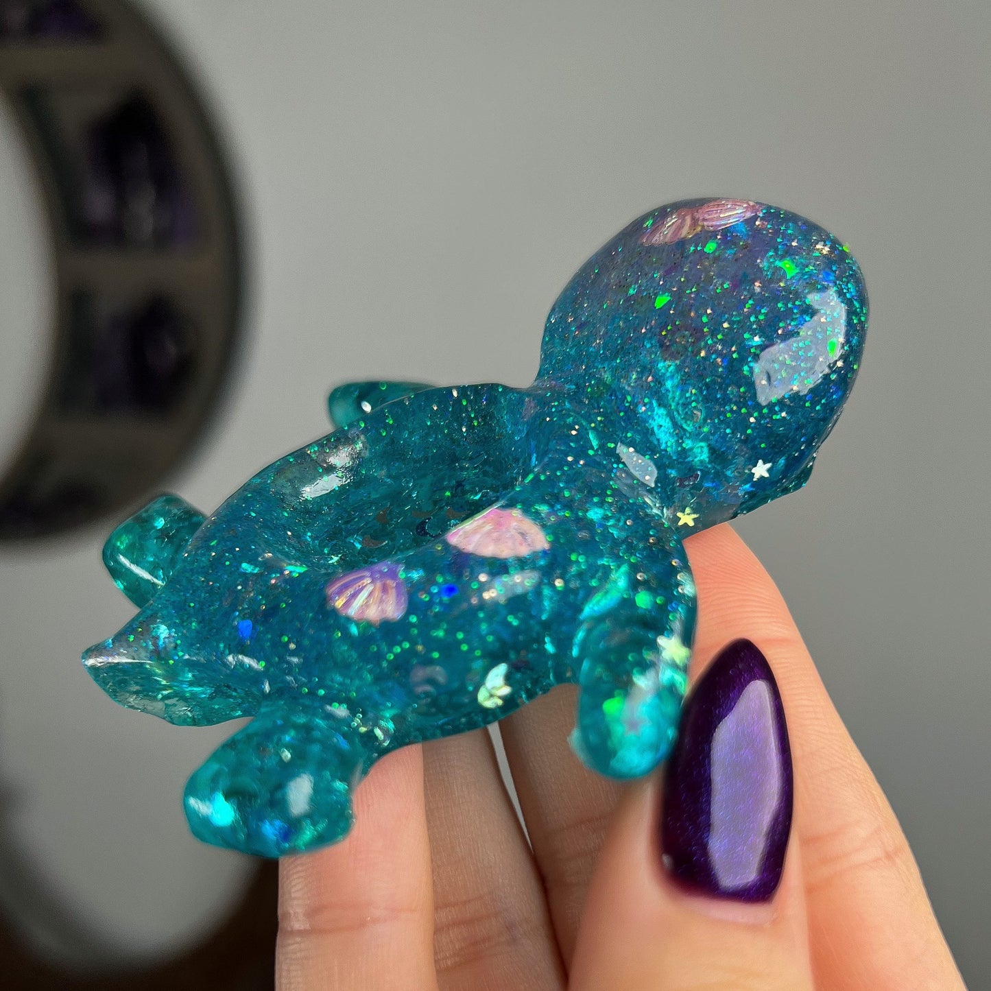 Resin Sea Turtle Sphere Stand