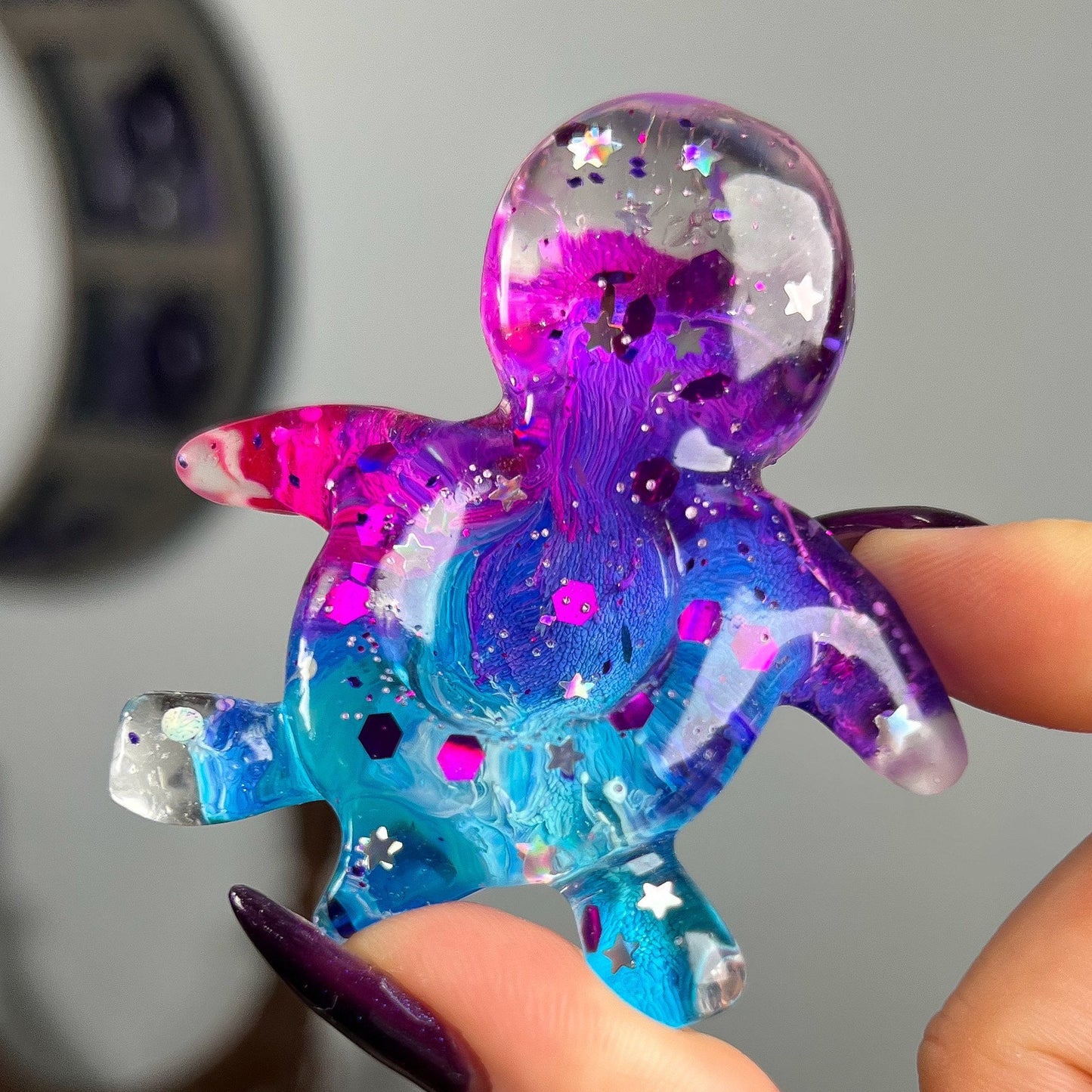 Resin Sea Turtle Sphere Stand