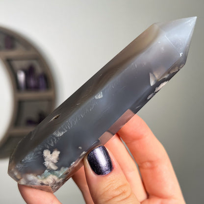 Gray Flower Agate Tower