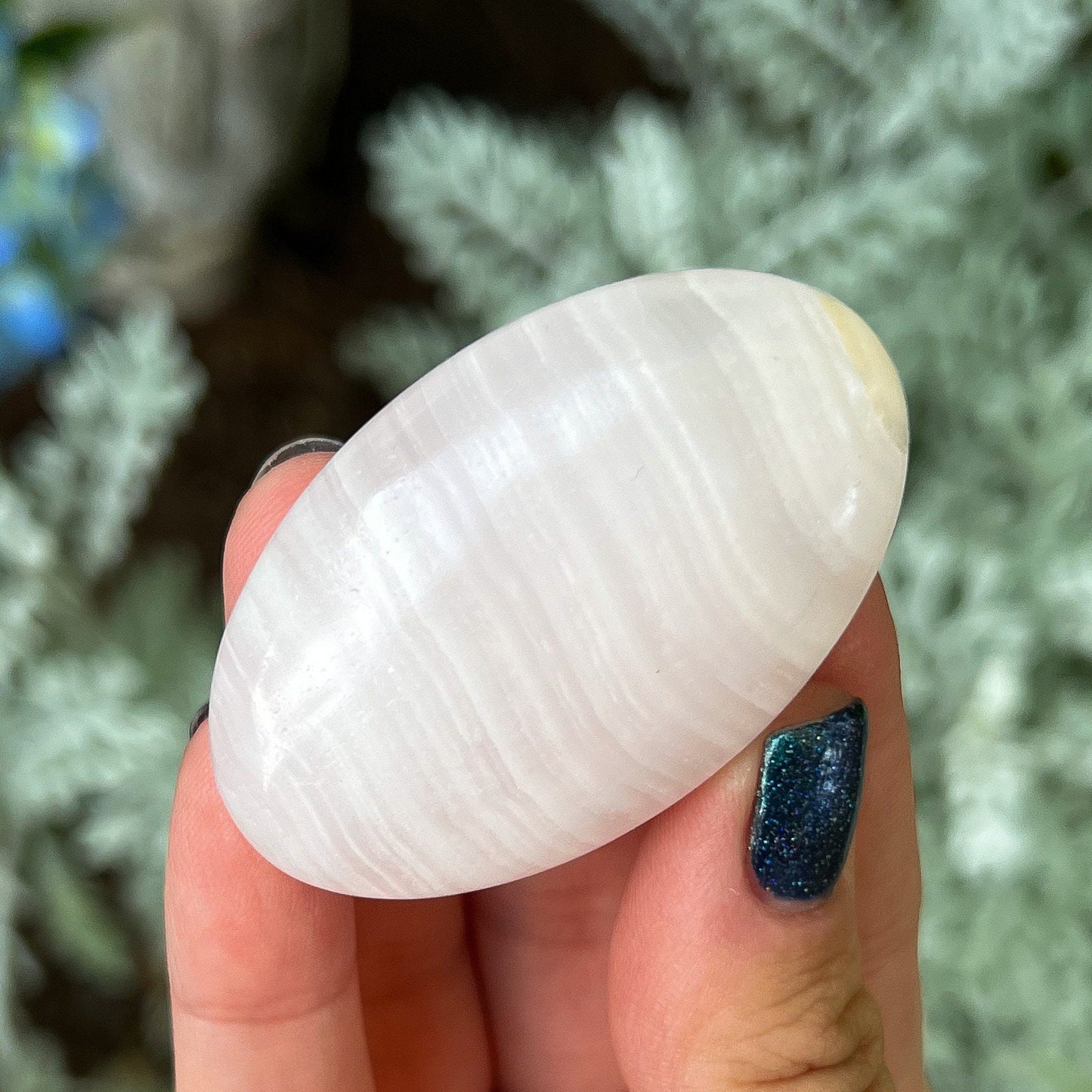 Mangano Calcite Palm Stone