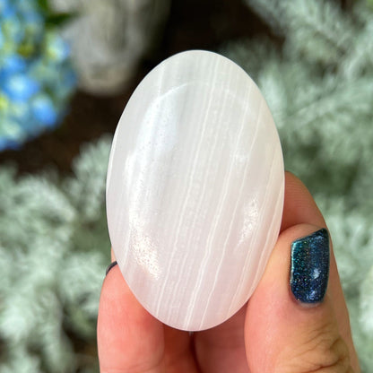 Mangano Calcite Palm Stone