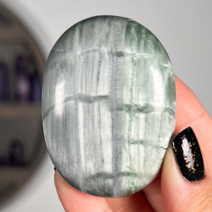 Green Kammererite Palm Stones