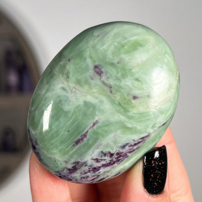 Green Kammererite Palm Stones
