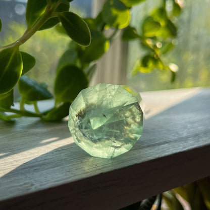 Green Fluorite Vogel with Rainbows