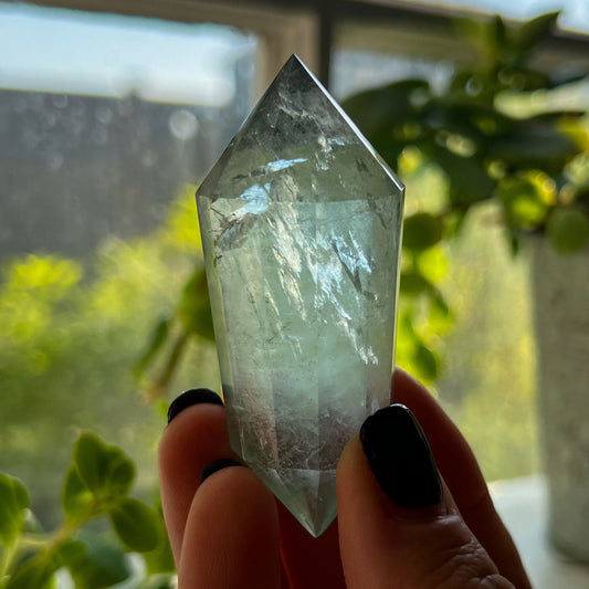 Green Fluorite Vogel with Rainbows