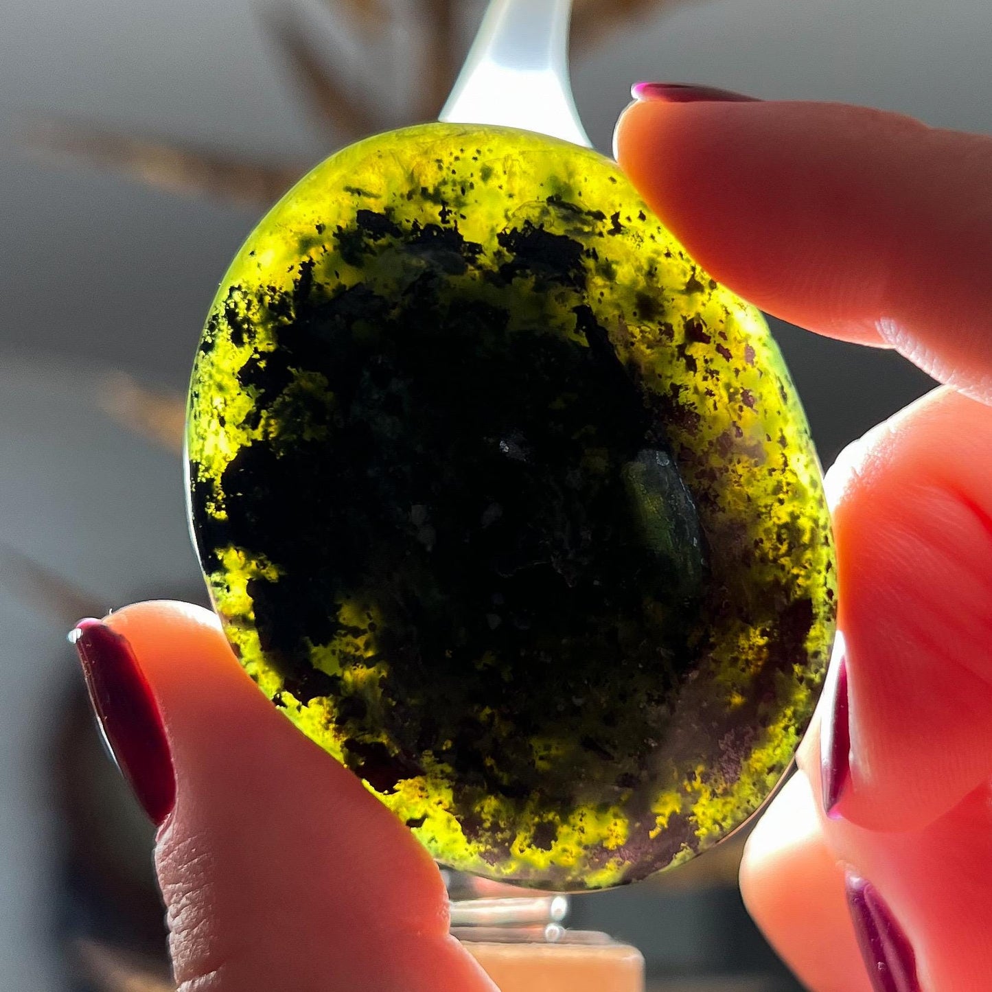 Translucent Serpentine Palm Stone