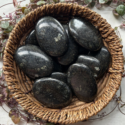 Coppernite Palm Stones