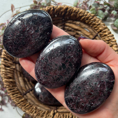 Rhodolite Garnet Palm Stones