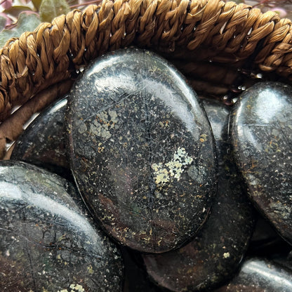 Coppernite Palm Stones