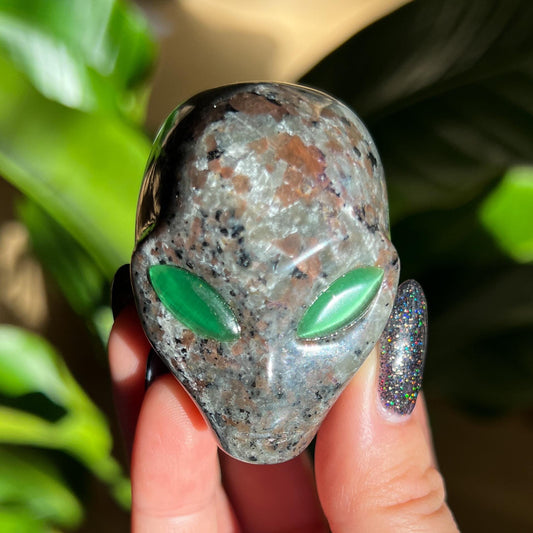 Alien Skull Crystal Statue