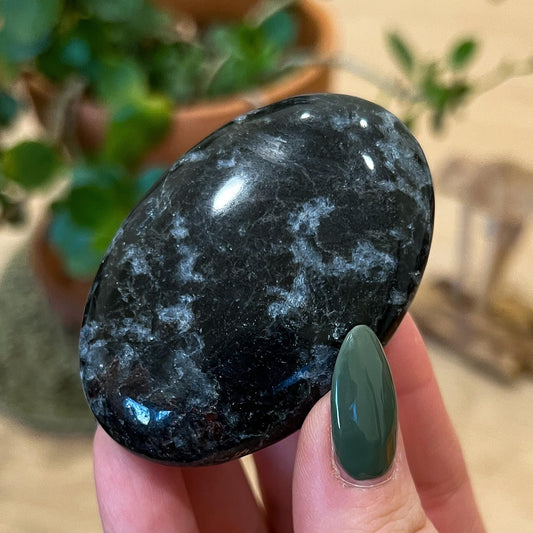 Arfvedsonite Palm Stone