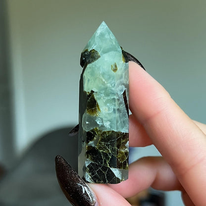 Prehnite with Epidote Point