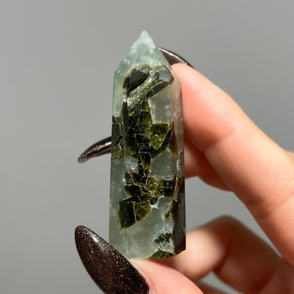 Prehnite with Epidote Point